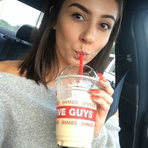 Meet your Posher, Selena